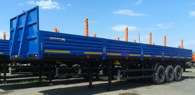 Полуприцеп с  бортовой платформой НЕФАЗ 93341-11